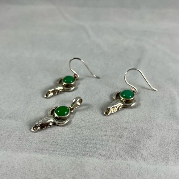 NEW Sterling silver and chrysoprase buffalo pendant and earrings set - Picture 5 of 5